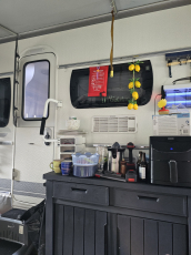 Wohnwagen auf Campingplatz