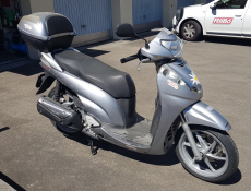 Motorrad/Roller HONDA SH 300A