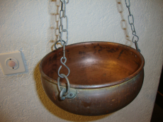 Kupferschale mit Kette