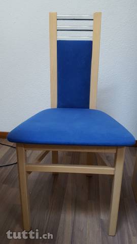 Ovaler Esstisch mit 4 Stühlen