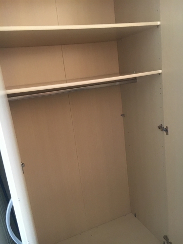 Kleiderschrank mit Spiegel 