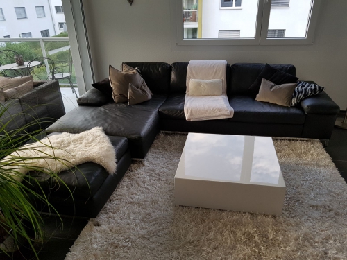 Schwarzes, elegantes Ledersofa in top Zustand zu verkaufen