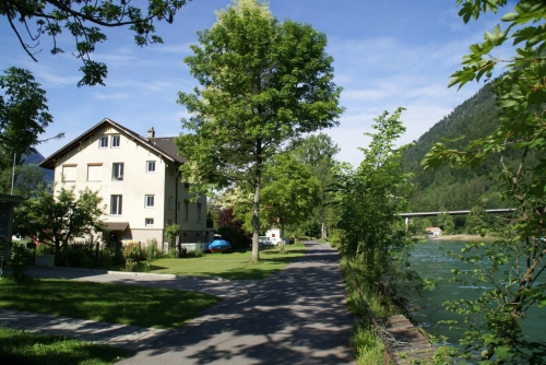 Mehrfamilienhaus mit 4 Wohnungen am Aare Fluss in Interlaken Ost