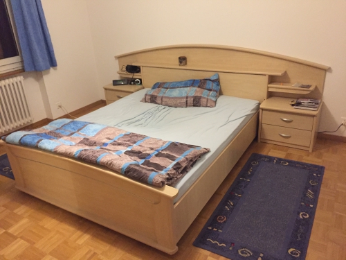 Schönes helles Schlafzimmer günstig abzugeben