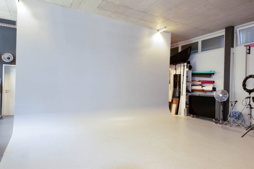 Fester Studioplatz in top Fotostudio zu vergeben