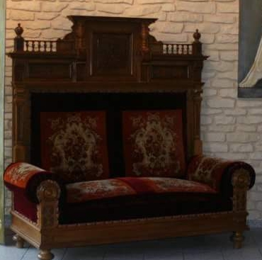 Antikes Adliges Sofa aus dem Fürstentum Liechtenstein