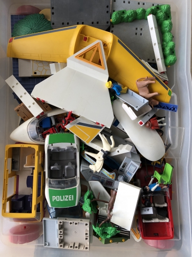 Playmobil - zwei volle Kisten mit diversen Playmobil