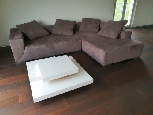 Sofa und Tisch