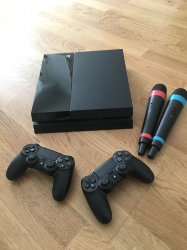 Playstation4 inkl. Controller und Mikros