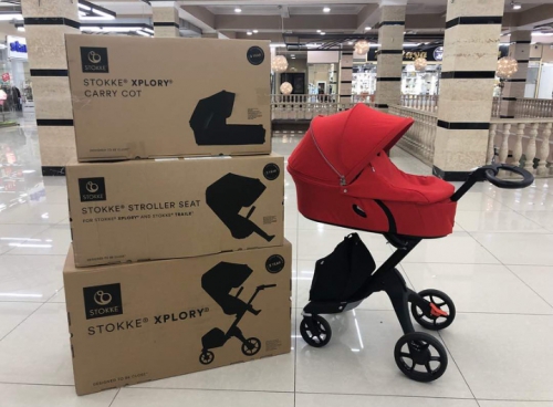 Stokke Xplory V6 Kinderwagen mit Liegewanne.