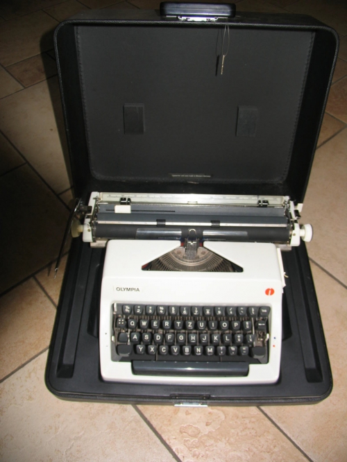 Mechanische Koffer-Schreibmaschine Olympia