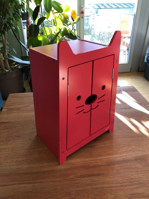 Puppenkleiderschrank