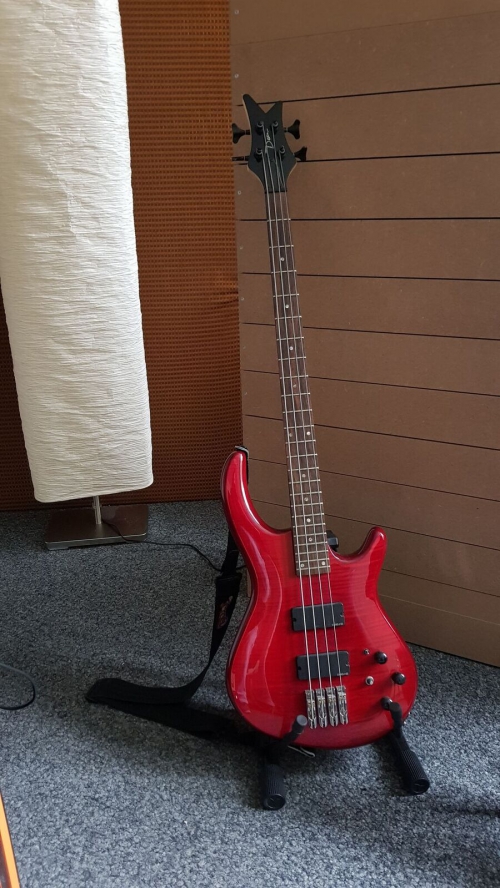 Dean Bass (EMG / 4 Strings) inkl. Tragegurt