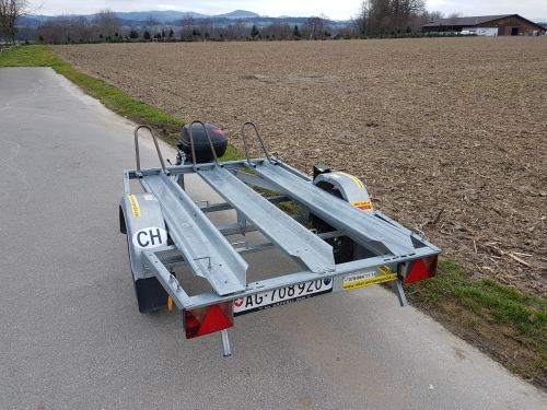 Anhänger mit Plane oder ohne Verdeck