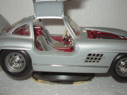 Verkaufe Automodell Mercedes 300SL Burago