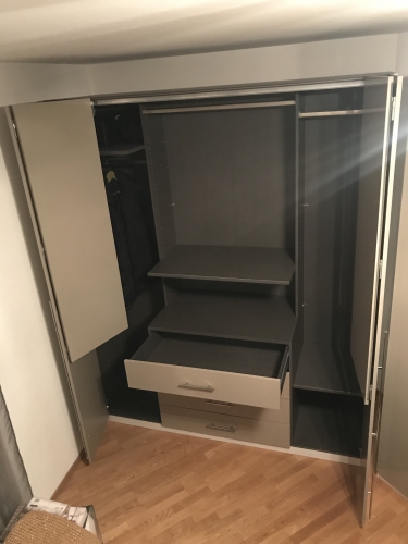 Sehr gepflegter Kleiderschrank zu verkaufen 