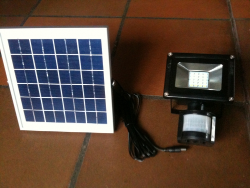 10 Watt 12V LED Scheinwerfer mit Solarpanel+Bewegungsmelder+Akku