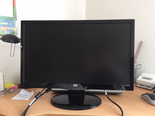 PC Bildschirm, inkl. Tastatur & Lautschprecher mit Kamera