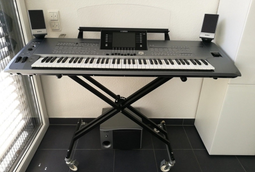 Yamaha Tyros 5 XL 76 Tasten 1GB Speicher erweiterung.