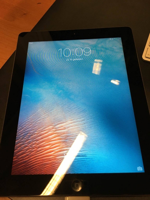 I Pad 2 16 GB Wifi Schwarz- Grau inkl. Ständer