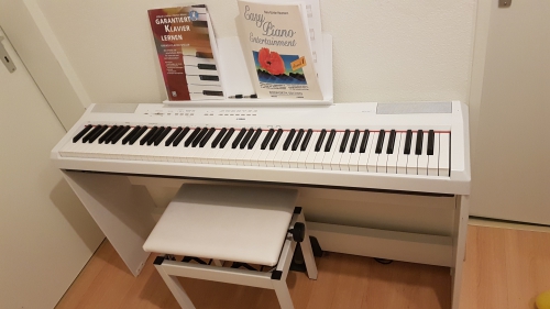e-Piano Yamaha p-115 mit div. Zubehör