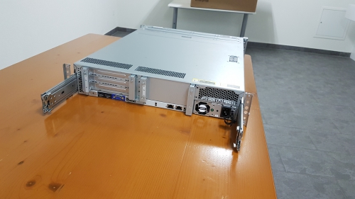 Server: HP DL180 Gen9 E5 - 2603v3 500GB HDD