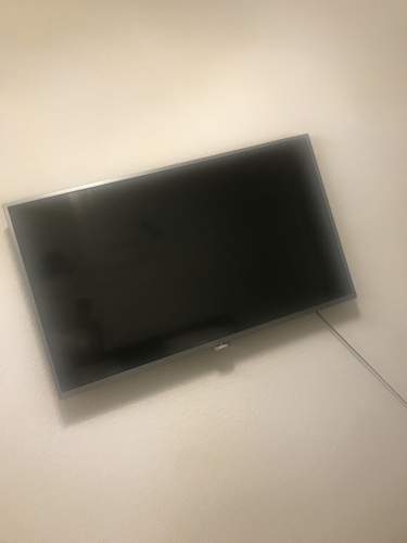 Fernseher 4K HD mit LED funktion wo sich je nach farben anpasst