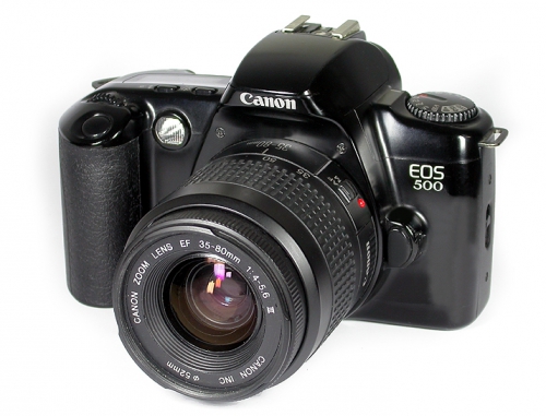 Fotokamera Canon EOS 500 N mit Zusatzobjektiv 70-300 mm
