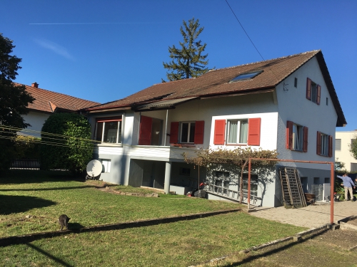 Freistehendes Einfamilienhaus mit Atelier in Lyss