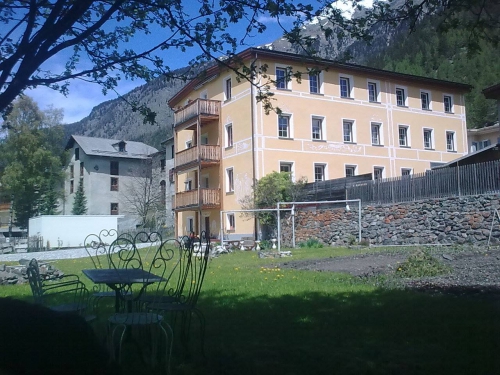 Grosse sonnig und ruhig gelegene 3,5 Zi.Wohnung Zernez im Engadin