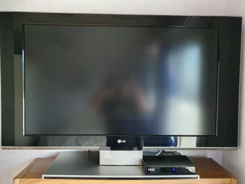 Grosser LCD Fernsehen LG