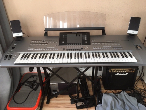 Yamaha Tyros 5 mit 76 tasten Kein Bühnengerät.