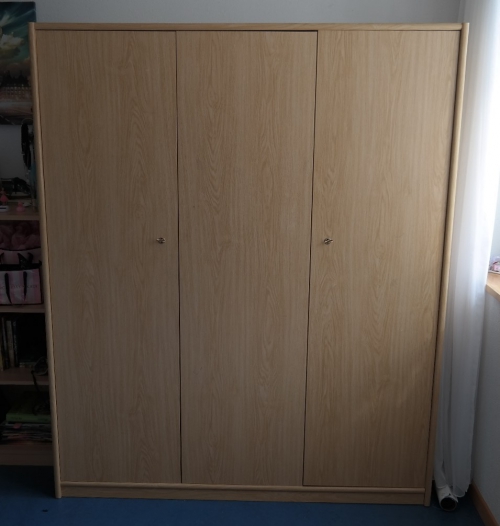 Kleiderschrank