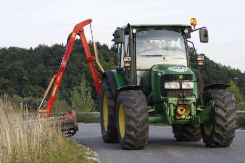 Landwirte erledigen für Sie Wiesen-, Rasen- und Biotoppflege 