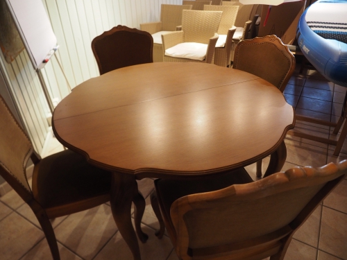 Tisch und 4 Stühle im Stil von Louis XV