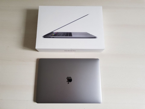 Apple MacBook Pro 15. 4 Zoll (256 GB, Intel Core i7 8. Gen. 4. 1G