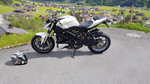 Ducati Streetfighter S weiss