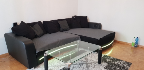 Sofa mit Tisch LED Licher Inkl. Kissen mit bluetooth aux und USB 