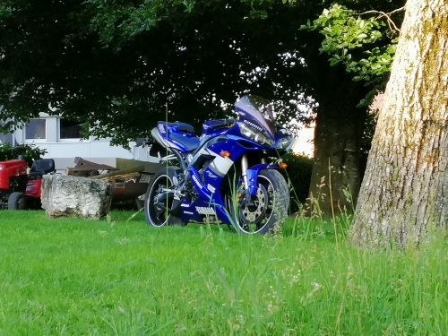 yamaha r1