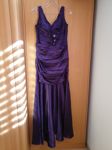 Abendkleid bodenlang mit Stola 