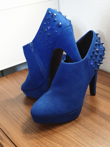 Royalblaue Ankle Boots mit Nieten Gr. 38