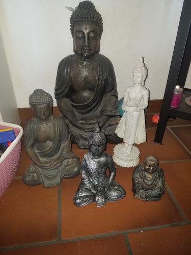 Diverse Buddhastatuen und Bilder zuverkaufen