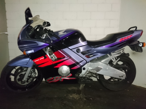 Honda CBR 600 F ab Platz/ 076 546 54 20