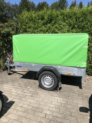 Transportanhänger „Saris“ mit Blachenaufbau, Kippbrücke