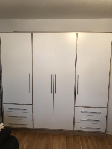 Kleiderschrank