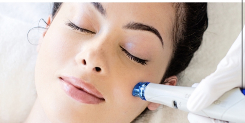 50% AUF HYDRAFACIAL ODER DAUERHAFTE HAARENTFERNUNG MIT SHR LASER