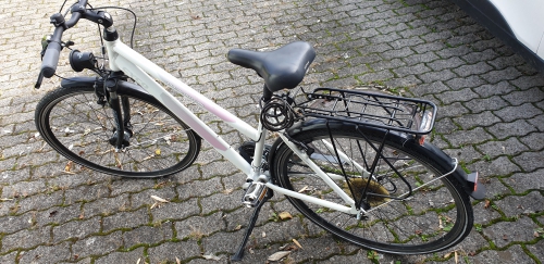 Damenfahrrad, s. gute Zustand, kaum gebraucht