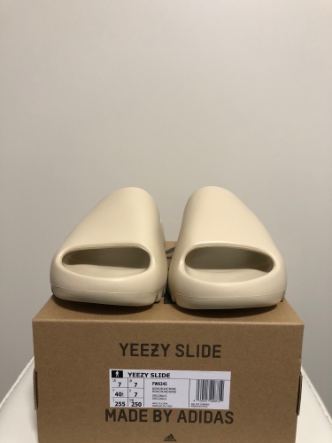 Yeezy Slide 