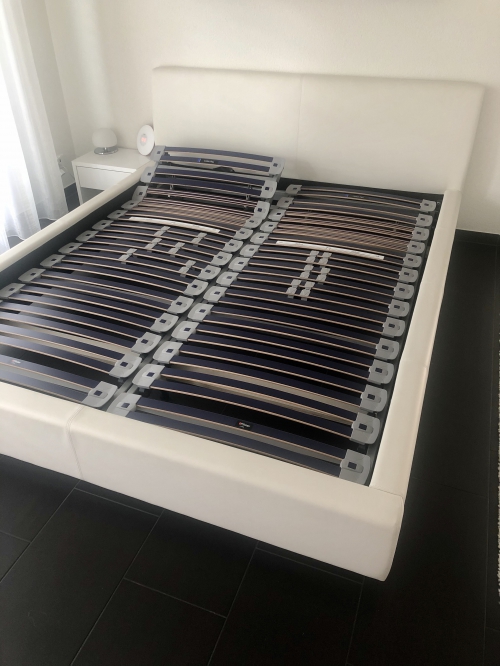 Bett 160x200 Möbel Pfister (komplett mit Nachttisch)