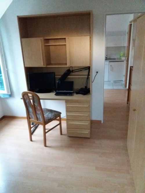 Nachmieter ruhige möblierte 2 Zimmer DG Wohnung